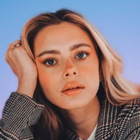 Elli Rhiannon Müller Osborne