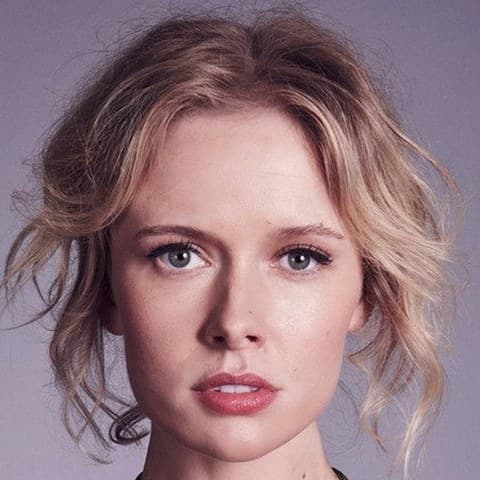 Amelia Eve