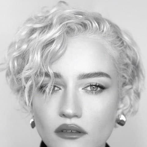 Julia Garner