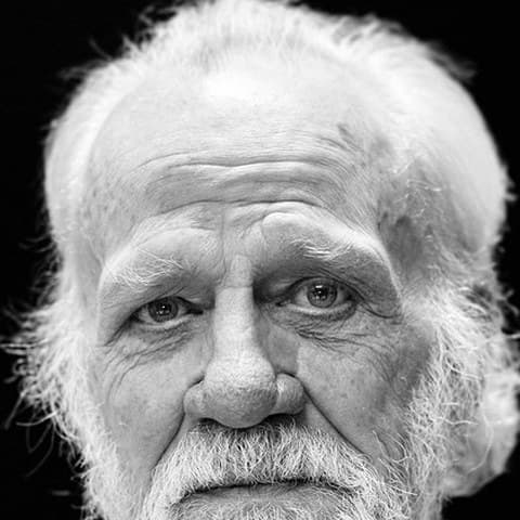 Leon Russom