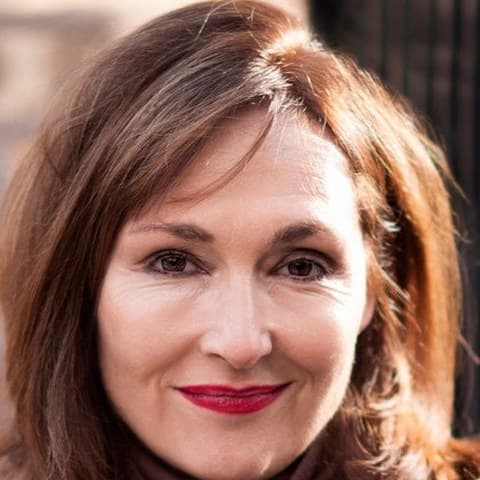 Nora Dunn