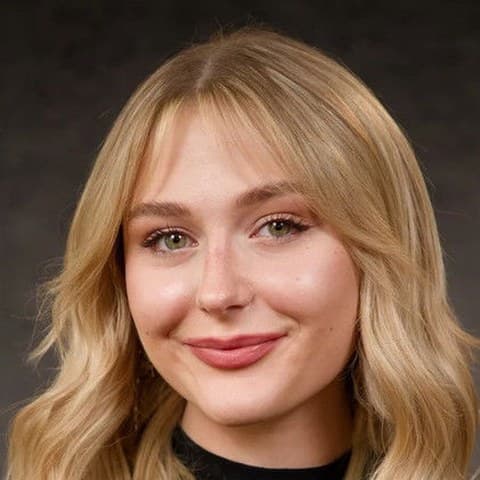 Alyvia Alyn Lind