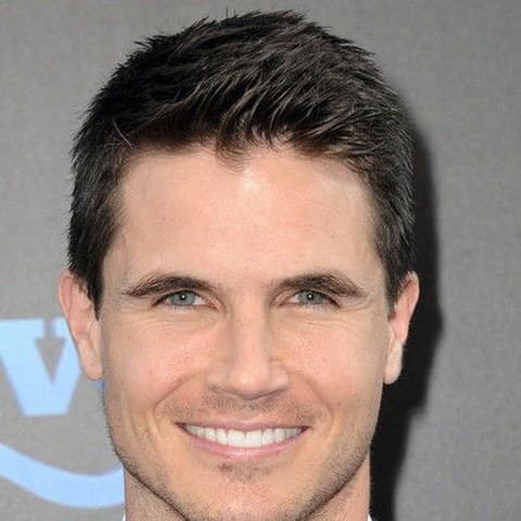 Robbie Amell